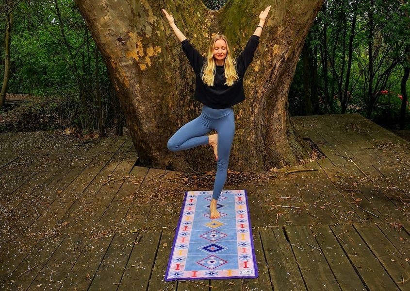 #SuavHomeYoga – yoga în vremea coronavirusului – Ştefania Ruset, Loop Yoga